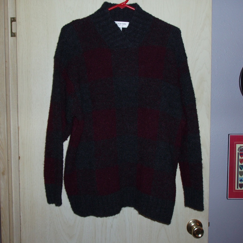 Jones New York Gray & Burgundy Sweater Size…